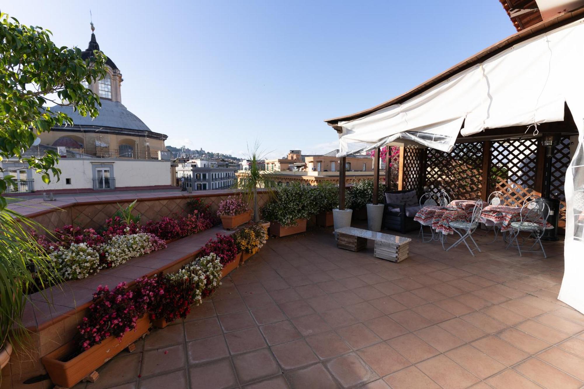 L'Attico Fuggente Hotel เนเปิลส์ ภายนอก รูปภาพ