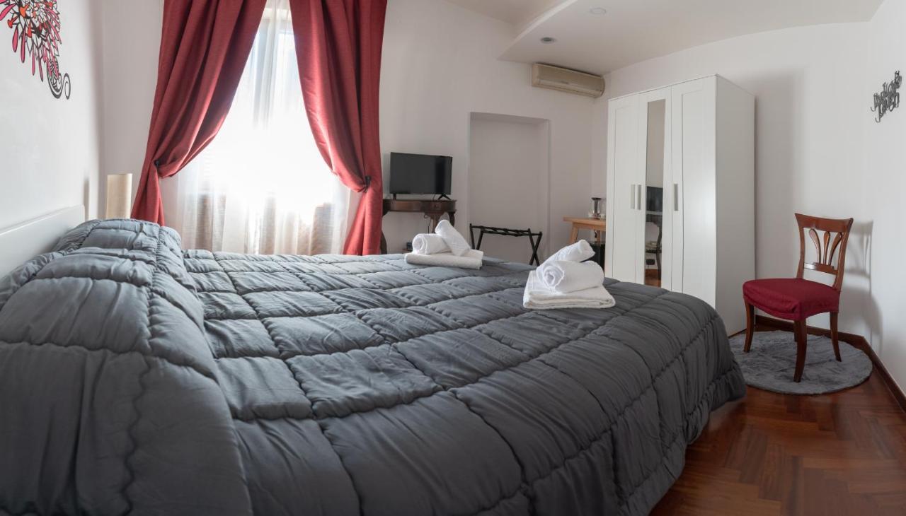 L'Attico Fuggente Hotel เนเปิลส์ ภายนอก รูปภาพ