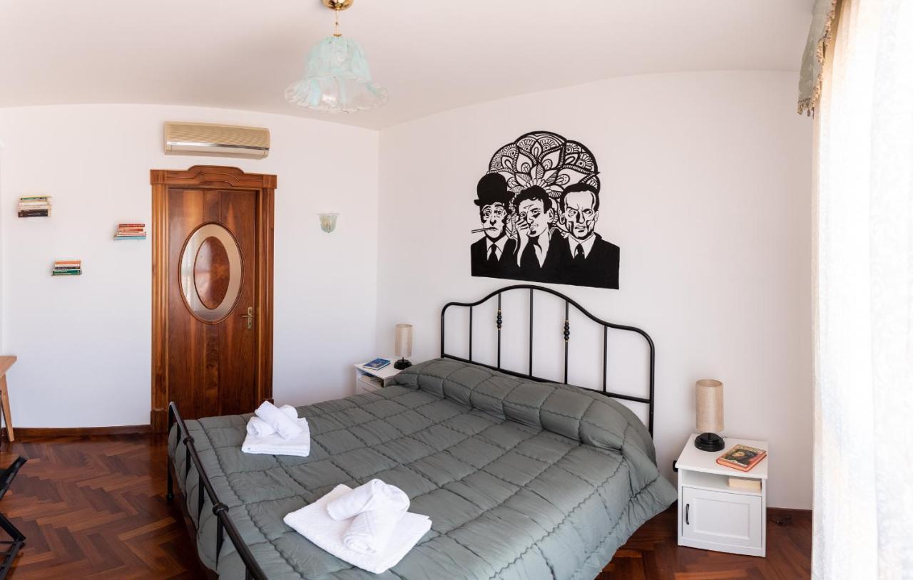 L'Attico Fuggente Hotel เนเปิลส์ ภายนอก รูปภาพ